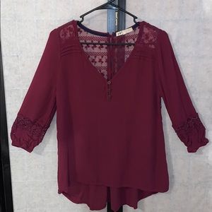 Quarter sleeve v neck lace back